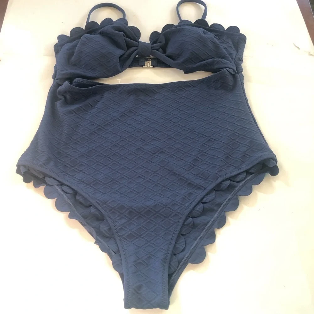 Cupshe Women’s Cutout Scallop Trim Texturized One Piece Swimsuit Size XL